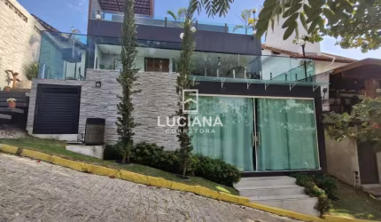 DESLUMBRANTE CASA EM ALTO PADRÃO