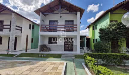 Encantadora Casa de Condomínio