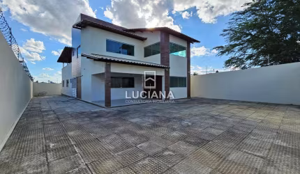 De R$ 1.200.000 POR R$ 990.000! Casa com 5 Quartos em Excelente Localização!