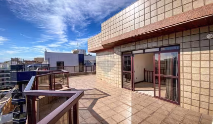 Sua Cobertura de Luxo em Cabo Frio - na esquina da Praia do Forte - Espera por Você!