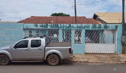 Vendo casa 3/4 com piscina no Canelas em Várzea Grande - MT
