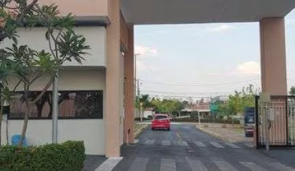 Condomínio Rubi casa 2 quartos com garagem coberta
