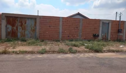 Vendo uma Casa 2/4 Bairro Novo Mundo com 450m² de terreno Apenas R$ 140 mil