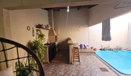 Casa 2/4 Condomínio Rubi com piscina e churrasqueira excelente casa