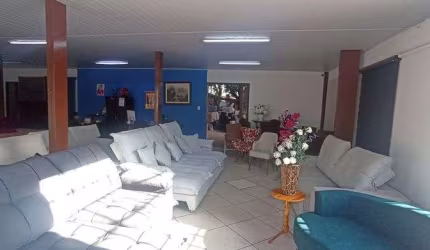 Vendo Imovel Comercial na Av Barão de Melgaço proximo a feira do porto.