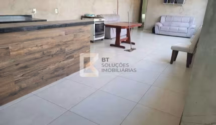 Casa com 2 dormitórios sendo 1 suíte à venda, 150m² de terreno e 258 m² de área construída por R$ 7