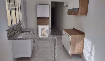 Casa à venda com 2 dormitórios sendo 1 suíte, 75 m² de terreno e 60 m² de área construída por R$ 35