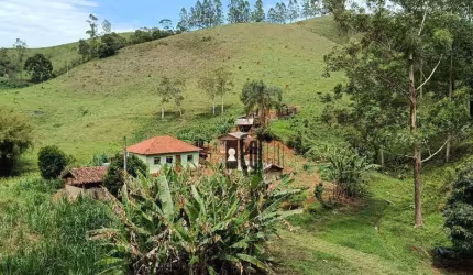 Sítio com 4 dormitórios à venda, 270000 m² por R$ 500.000,00 - Valadares(Juiz de Fora) - Juiz de Fora/MG