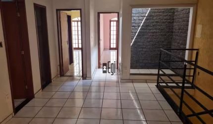 Casa com 6 dormitórios à venda, 297 m²