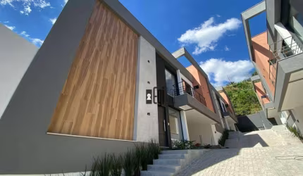 Casa com 3 Quartos à venda, 213 m² por R$ 970.000 - Aeroporto - Juiz de Fora/MG