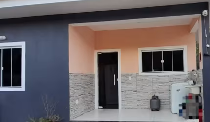 LINDA CASA LINEAR PRONTA PARA MORAR EM MEIO A UMA EXUBERANTE PAISAGEM EM SAQUAREMA