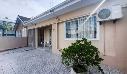 Residência à venda de 4 quartos (suíte) com 3 vagas de garagem, bairro Balneário do Estreito, Florianópolis