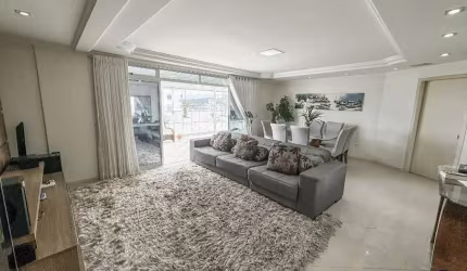 Ampla cobertura para venda de 3 dormitórios com 4 vagas de garagem bem localizada no bairro Estreito em Florianópolis