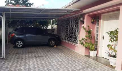 Casa grande e arejada arborizada