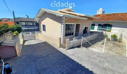 Casa para à venda no bairro Barreiros