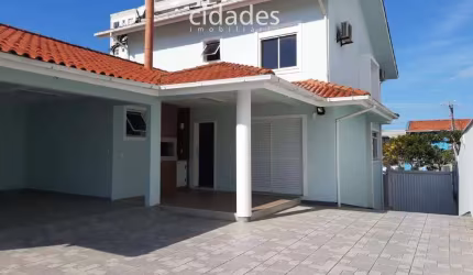 CASA RESIDENCIAL/COMERCIAL 2 pisos, amplo terreno e muito bem construída