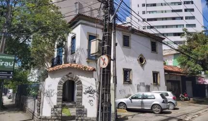 Casa para aluguel tem 340 metros quadrados com 7 salas em Graças - Recife - PE
