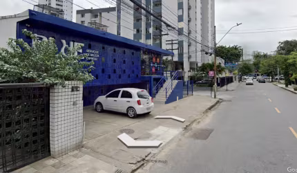 CASA COMERCIAL COM ESTACIONAMENTO NO BAIRRO DAS GRAÇAS