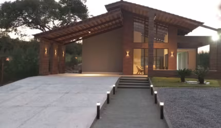 CASA NO CONDOMÍNIO LAGOS COUNTRY & RESORT