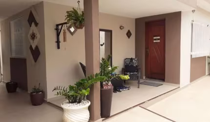 CASA A VENDA EM JUNDIAÍ – JARDIM MESSINA - 3 VAGAS - REFORMADA