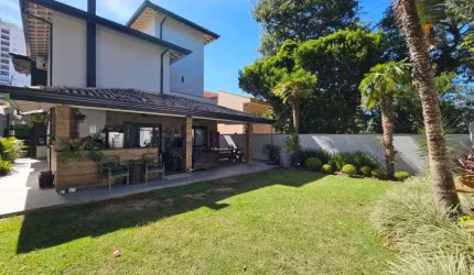 CASA EM CONDOMÍNIO NO JARDIM SANTA TERESA - AT: 360,00 m² e AC: 294,00 m² - 3 SUÍTES