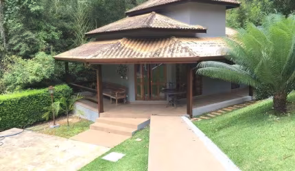 CASA A VENDA DE CONDOMÍNIO - LOTEAMENTO SERRA DOS CRISTAIS - PORTEIRA FECHADA