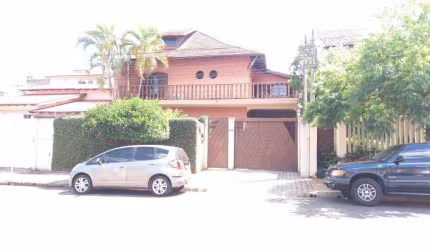 Casa à venda em Londrina, Lago Parque, com 4 quartos, com 390 m²