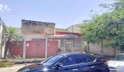 Casa à venda em Londrina, Jardim Shangri-la A, com 2 quartos, com 300 m²