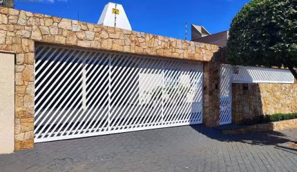 Casa à venda em Londrina, Iguaçu, com 4 quartos, com 240.3 m²