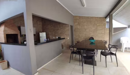 Casa para alugar em Londrina, Champagnat, com 3 quartos, com 450 m²