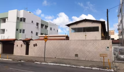 Imperdível oportunidade: Casa à venda em João Pessoa-PB, bairro Cristo Redentor, 4 quartos, 2 suítes, 3 salas, 2 banheiros, 1 vaga, 600m².