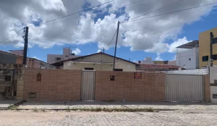 Casa com 2 quartos para alugar na Rua Estudante Solidelane de Fátima Monteiro, 90, José Américo de Almeida, João Pessoa, 55 m2 por R$ 2.000