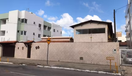 Imperdível oportunidade: Casa à venda em João Pessoa-PB, bairro Cristo Redentor, 4 quartos, 2 suítes, 3 salas, 2 banheiros, 1 vaga, 600m².