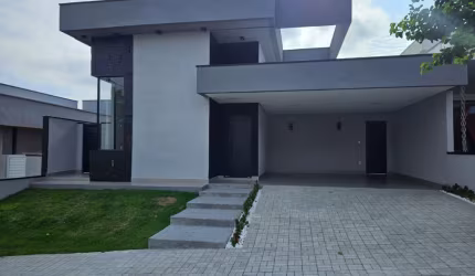 Excelente casa em condomínio fechado