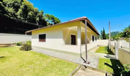 Linda casa a venda dentro de condomínio na prata Teresópolis!
