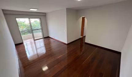 Apartamento impecável, já reformado e em localização privilegiada.