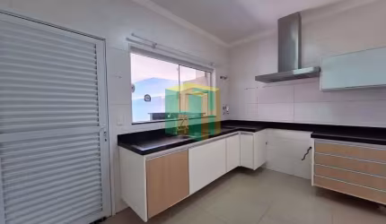 Linda casa em condominio fechado