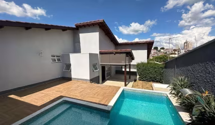 Linda casa de esquina no Jardim América