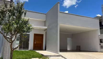 Linda casa térrea em Condomínio