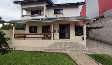 Casa com Piscina no Bairro Medianeira em Farroupilha!