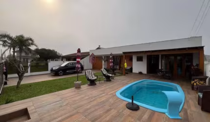 Casa à venda em Curumim, Capão da Canoa - Mobiliada e com piscina