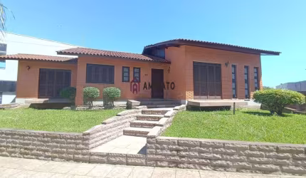 Casa à Venda em Vicentina, Farroupilha - Com Piscina e Grande Jardim- Imperdível!