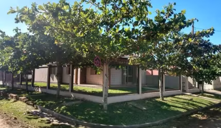 Casa à venda em Torres - Mobiliada e com churrasqueira