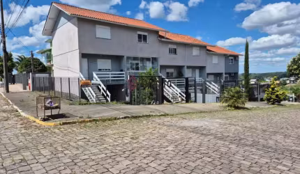 Sobrado semimobiliado com churrasqueira no Bairro Santa Catarina, Farroupilha - Venda