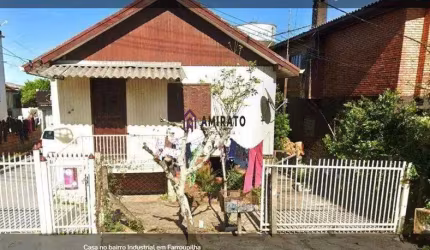 Duas casas no mesmo terreno, possibilidade de morar em um imóvel e alugar o outro. Bairro Industrial - Farroupilha