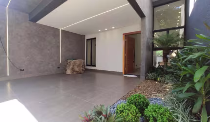 Casa à venda no Jd. Liberdade III em Maringá/PR com 113m² de construção e 3 quartos