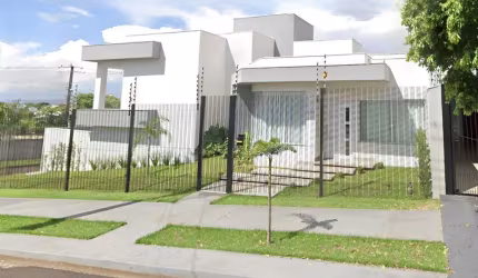 Sobrado à venda em Maringá, Jardim Tóquio, com 3 quartos, com 220 m²