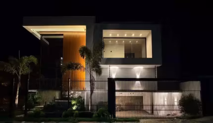 Sobrado à venda em Maringá, Jardim Iguaçu, com 4 quartos, com 235 m²