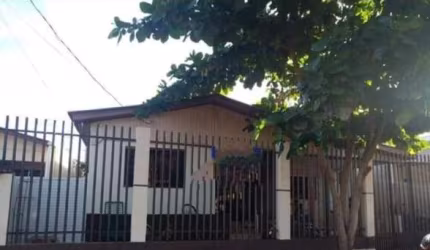 Casa para Venda em Foz do Iguaçu, Novo Mundo, 3 dormitórios, 2 banheiros, 2 vagas