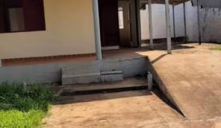 Casa para Venda em Foz do Iguaçu, Parque Ouro Verde, 3 dormitórios, 1 banheiro, 4 vagas